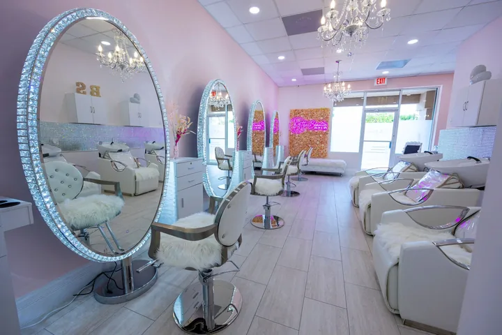 Hollywood vanity mirror and glam stations at The Beauties Salon